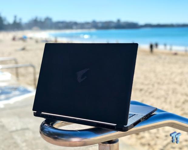 GIGABYTE AORUS Master 16 Gen 2 AM6J (Fire Range) 16 Gaming Laptop Review 9