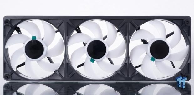 Corsair iCUE LINK RX360 II Unified Frame RGB PWM & RX120 II RGB PWM Expansion Fans Review 09