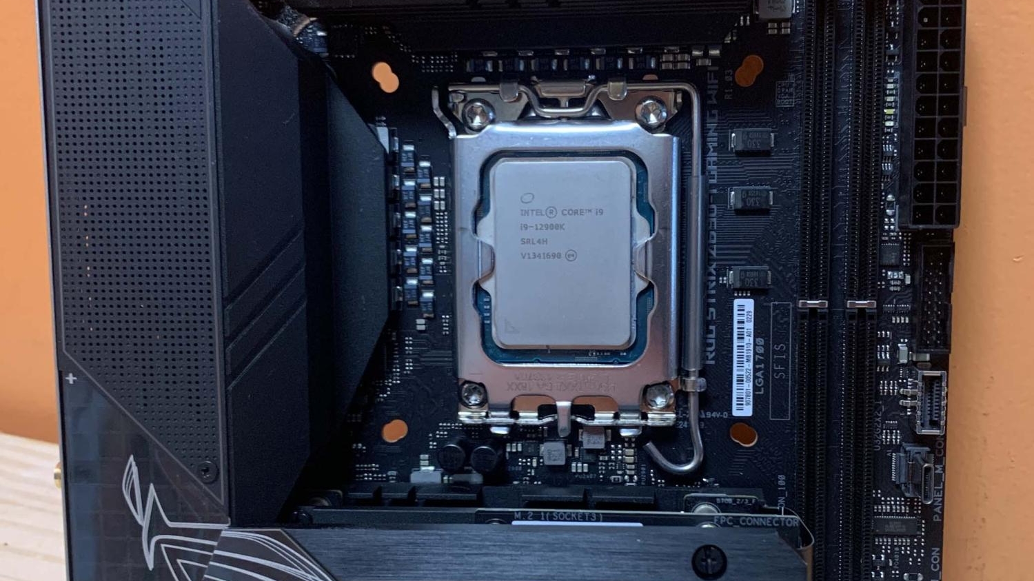 10026_asus-rog-strix-z690-