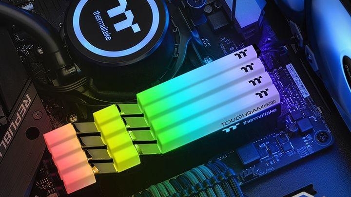 Thermaltake TOUGHRAM RGB DDR4-3200 16GB Dual Channel Memory
