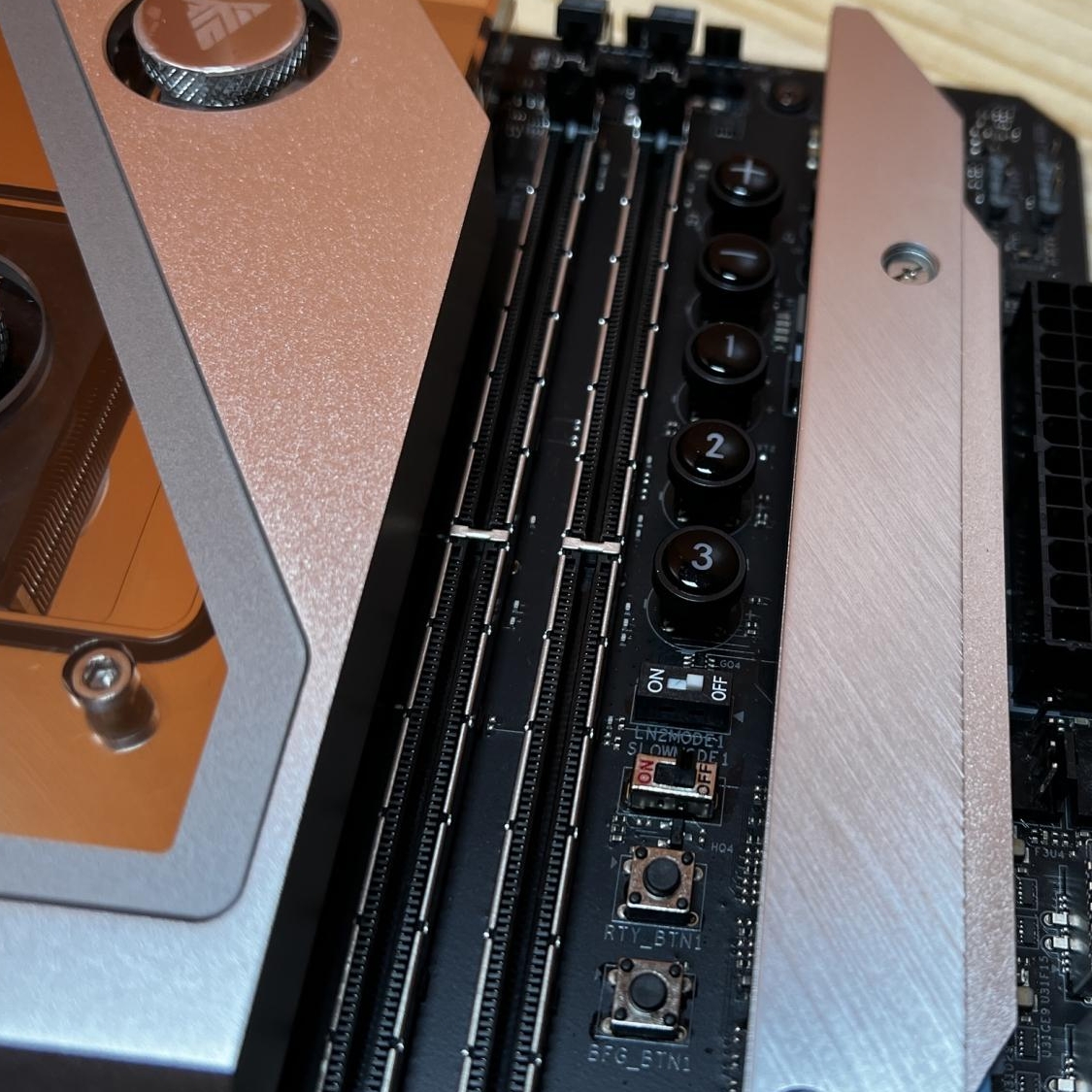10080_asrock-z690-aqua-oc-