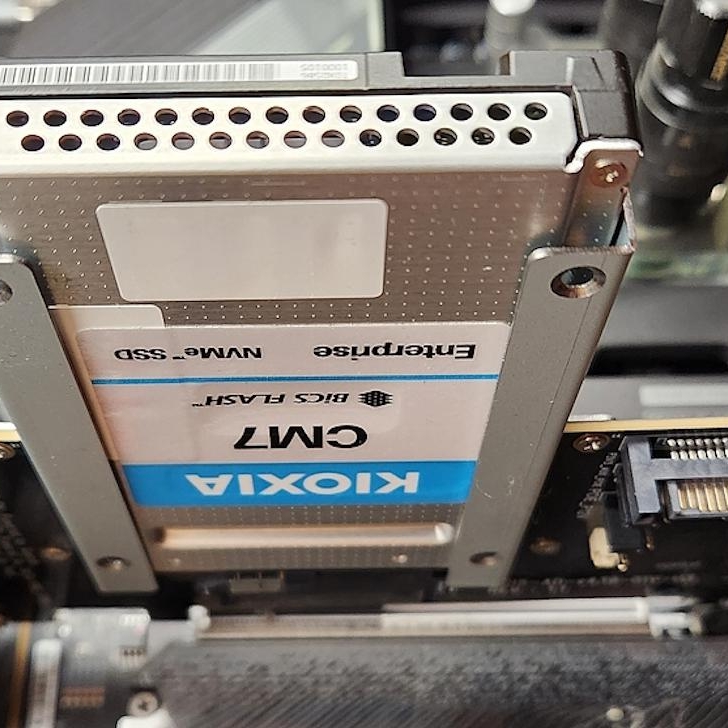 KIOXIA CM7-V 3.2TB SSD Review - Gen5 Hits the Datacenter
