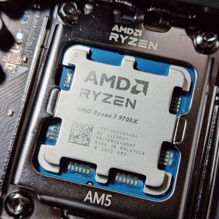 10810_amd-ryzen-7-9700x-cpu-