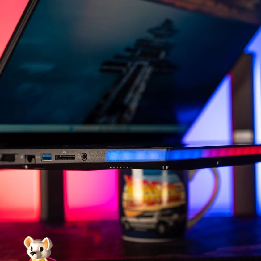 Acer Predator Helios 18 AI (Core Ultra 9 275HX + RTX 5090) Gaming