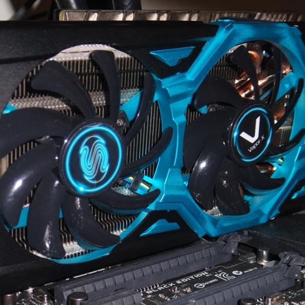 6562_sapphire_radeon_r9_290x_4