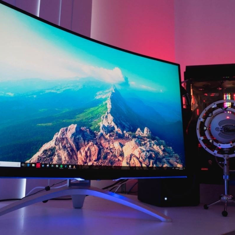 AOC AGON AG322QCX: 32-inch 1440p 144Hz FreeSync = Just $470