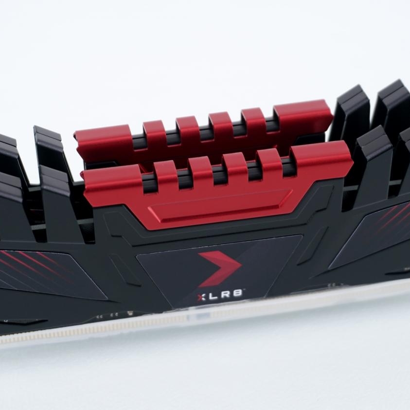 PNY XLR8 DDR4 32GB 3200MHz メモリ 8GB×4 ピンク パステルピンクのDDR4メモリー、PNYからRGBライトバー搭載DDR4