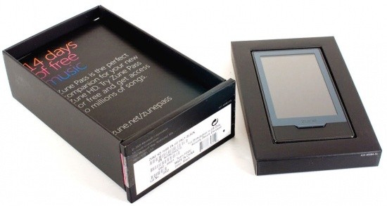 Microsoft Zune HD and AV Dock Personal Media Player 06