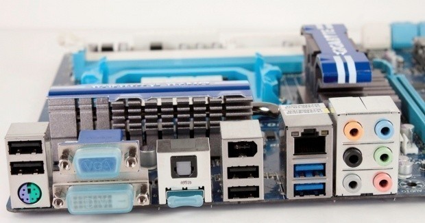 GIGABYTE GA-890GPA-UD3H (AMD 890GX) Motherboard 10