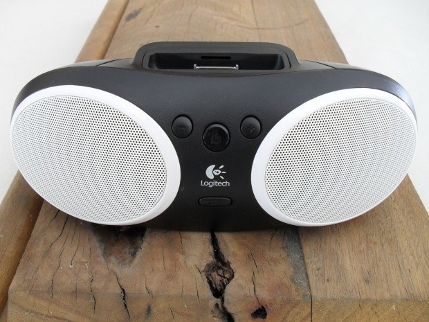Logitech S125i Portable Speaker Dock 04
