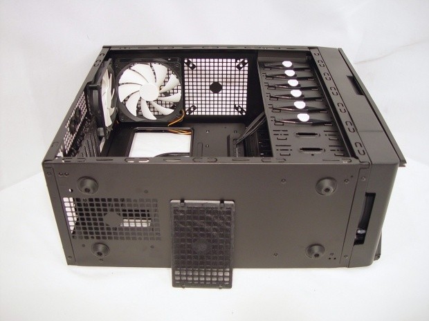 NZXT Hades Mid Tower Chassis 18