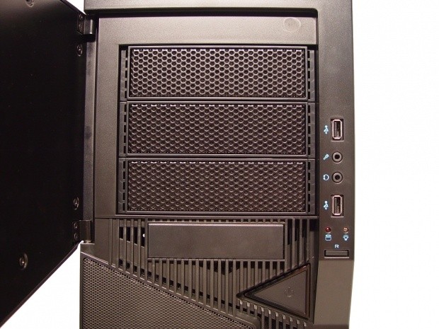 Open enlarged image Thermaltake Armor A90 Mid Tower Chassis 08