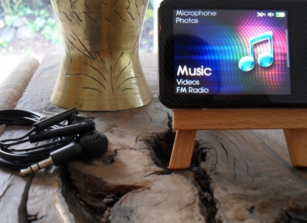 Creative Zen X-Fi Style 8GB MP3 and Video Player 07