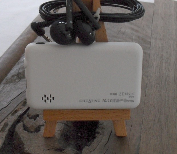 Creative Zen X-Fi Style 8GB MP3 and Video Player 11