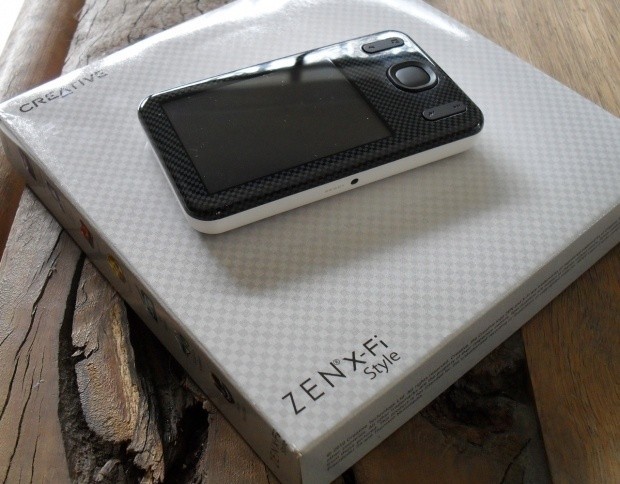Creative Zen X-Fi Style 8GB MP3 and Video Player 28