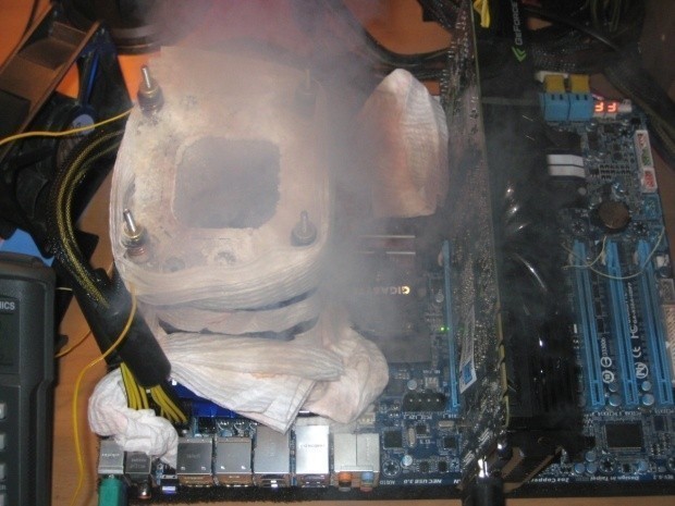 Overclocking the GIGABYTE GA-X58A-UD9 + Core i7-980X with LN2 by