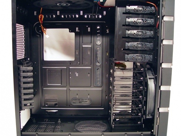 BitFenix Colossus Full Tower Chassis 22