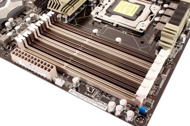 ASUS Sabertooth X58 (Intel X58 Express) Motherboard 08