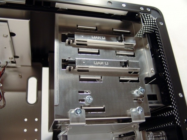 Lian Li PC-V1020B Mid Tower Chassis 13
