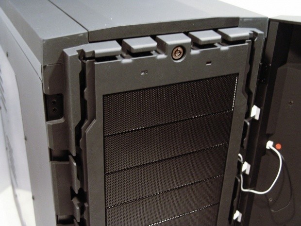 BitFenix Colossus Window Full Tower Chassis Review 10 BitFenix Colossus Window Full Tower Chassis Review 10