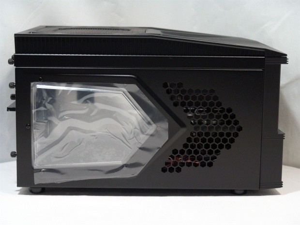 Thermaltake Armor A30 SFF Chassis Review 09