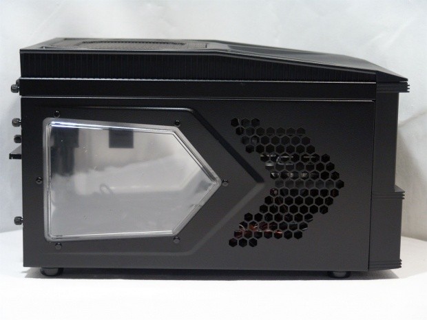 Thermaltake Armor A30 SFF Chassis Review 10