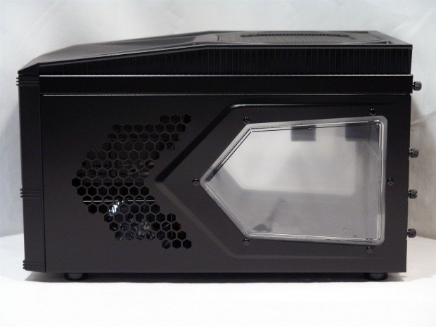 Thermaltake Armor A30 SFF Chassis Review 12