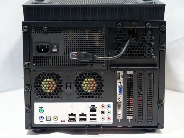 Thermaltake Armor A30 SFF Chassis Review 31