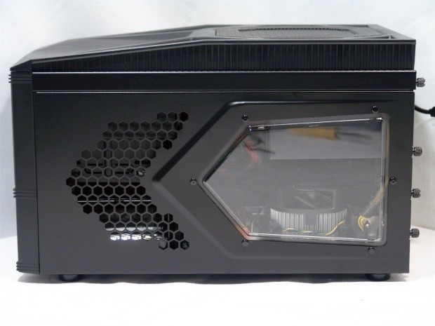 Thermaltake Armor A30 SFF Chassis Review 32