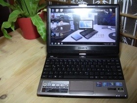 GIGABYTE T1125N-CF1 11.6-inch Tablet Convertible Notebook Review 1