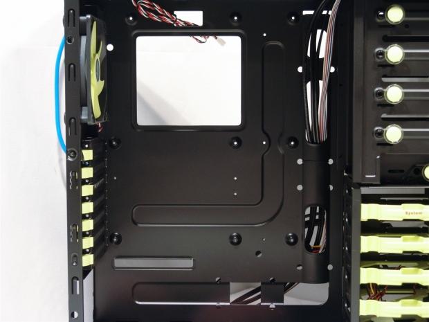 IN WIN BUC Mid Tower Chassis Review 15
