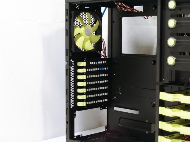 IN WIN BUC Mid Tower Chassis Review 16