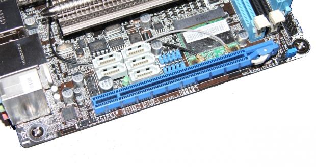 ASUS E35M1-I DELUXE (Fusion E-350) Motherboard Review 07 ASUS E35M1-I DELUXE (Fusion E-350) Motherboard Review 07
