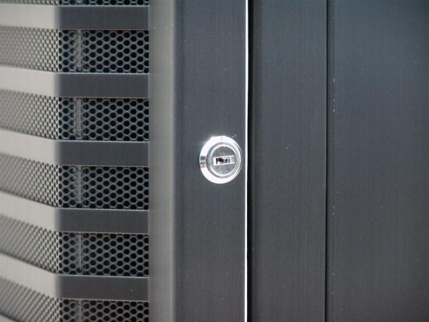 Lian Li PC-P80N Full Tower Chassis Review 08 Lian Li PC-P80N Full Tower Chassis Review 08