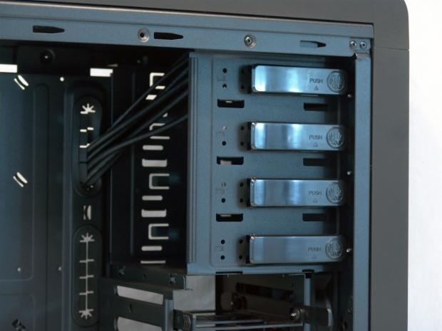 BitFenix Raider Mid-Tower Chassis Review 18