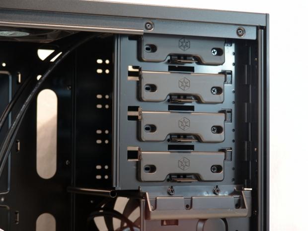 SilverStone TJ04-Evolution Mid-Tower Chassis Review 15