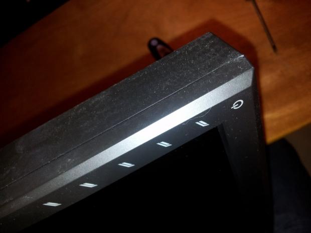 Alienware OptX AW2310 23-inch Monitor De-bezel Modification Guide 04