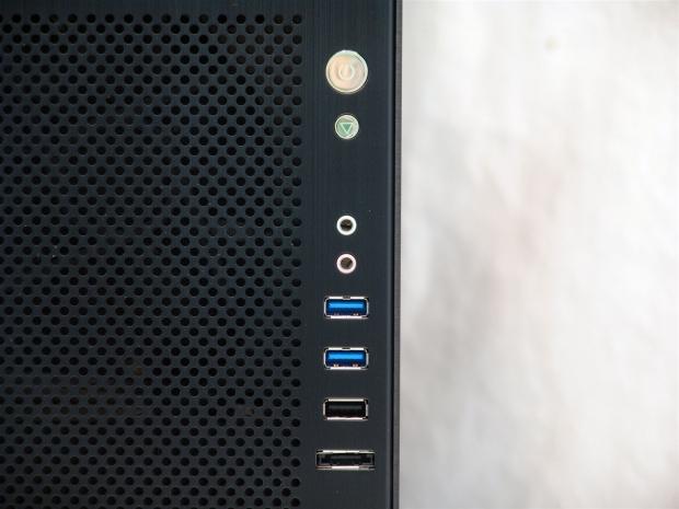 Lian Li PC-V700-B Mid-Tower Chassis Review 08