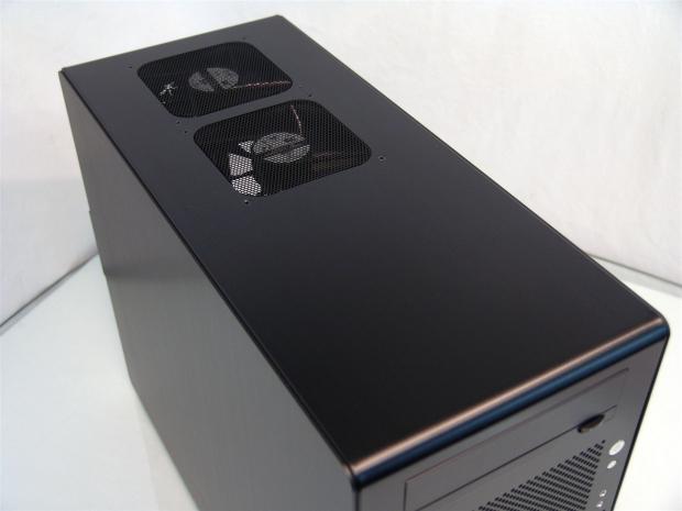 Lian Li PC-V700-B Mid-Tower Chassis Review 09