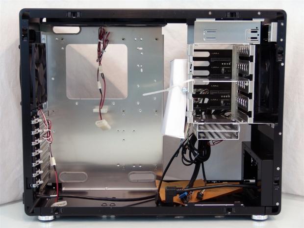 Lian Li PC-V700-B Mid-Tower Chassis Review 13