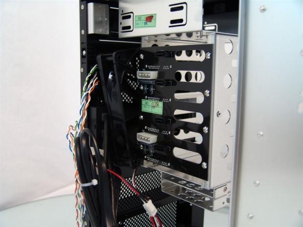 Lian Li PC-V700-B Mid-Tower Chassis Review 14