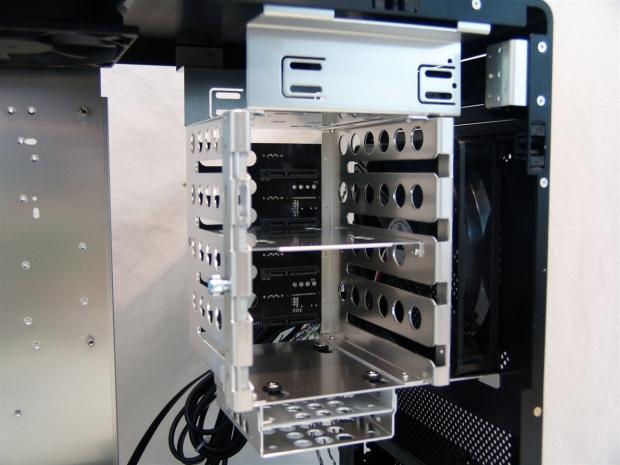 Lian Li PC-V700-B Mid-Tower Chassis Review 16