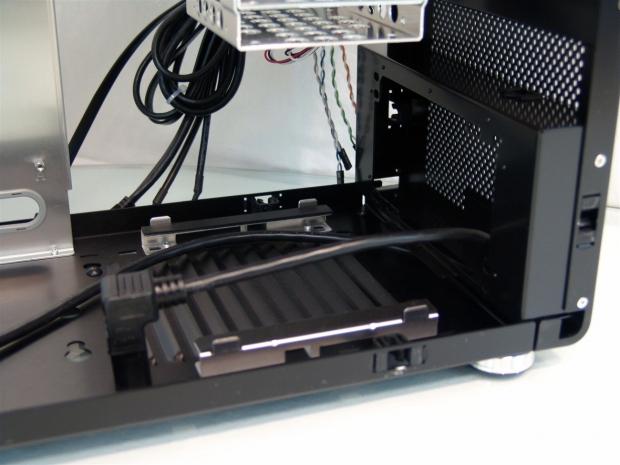 Lian Li PC-V700-B Mid-Tower Chassis Review 17