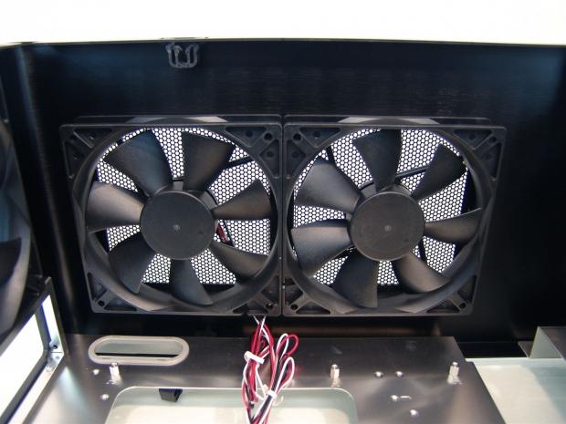Lian Li PC-V700-B Mid-Tower Chassis Review 18