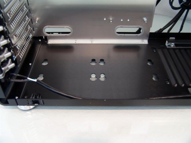 Lian Li PC-V700-B Mid-Tower Chassis Review 20