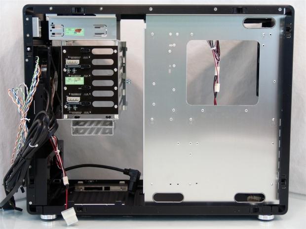 Lian Li PC-V700-B Mid-Tower Chassis Review 22