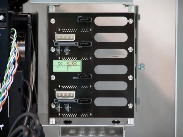 Lian Li PC-V700-B Mid-Tower Chassis Review 23
