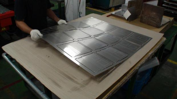Lian Li Factory Tour Video - What goes into making an Aluminum Chassis 22