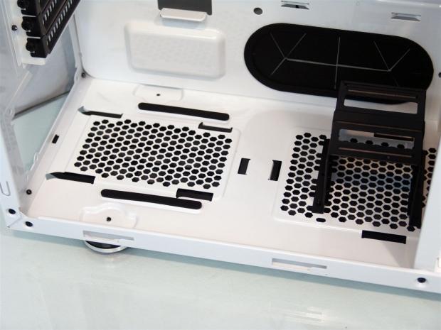 Cooler Master Storm Stryker Full-Tower Chassis Review 21 Cooler Master Storm Stryker Full-Tower Chassis Review 21