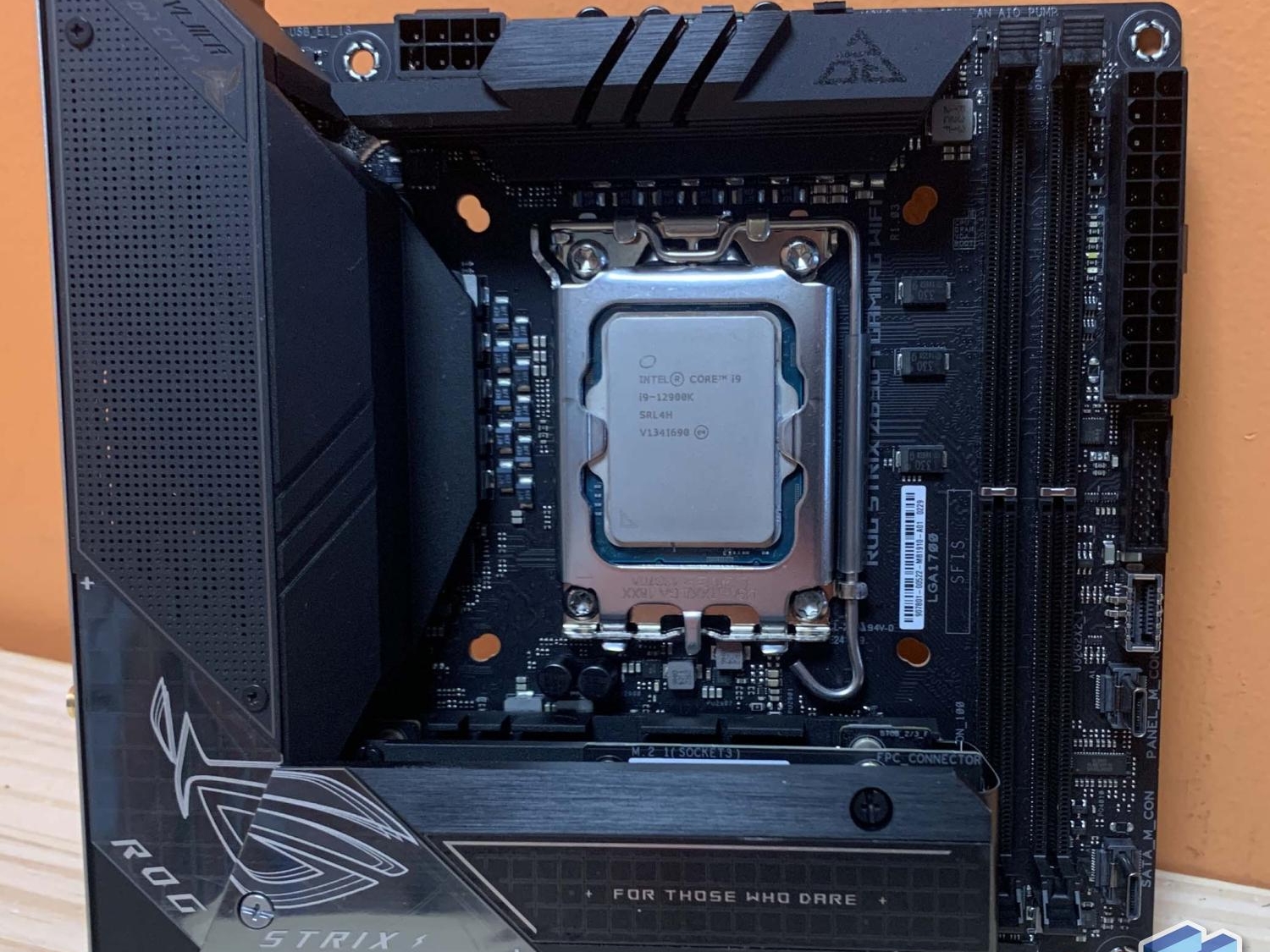 10026_asus-rog-strix-z690-